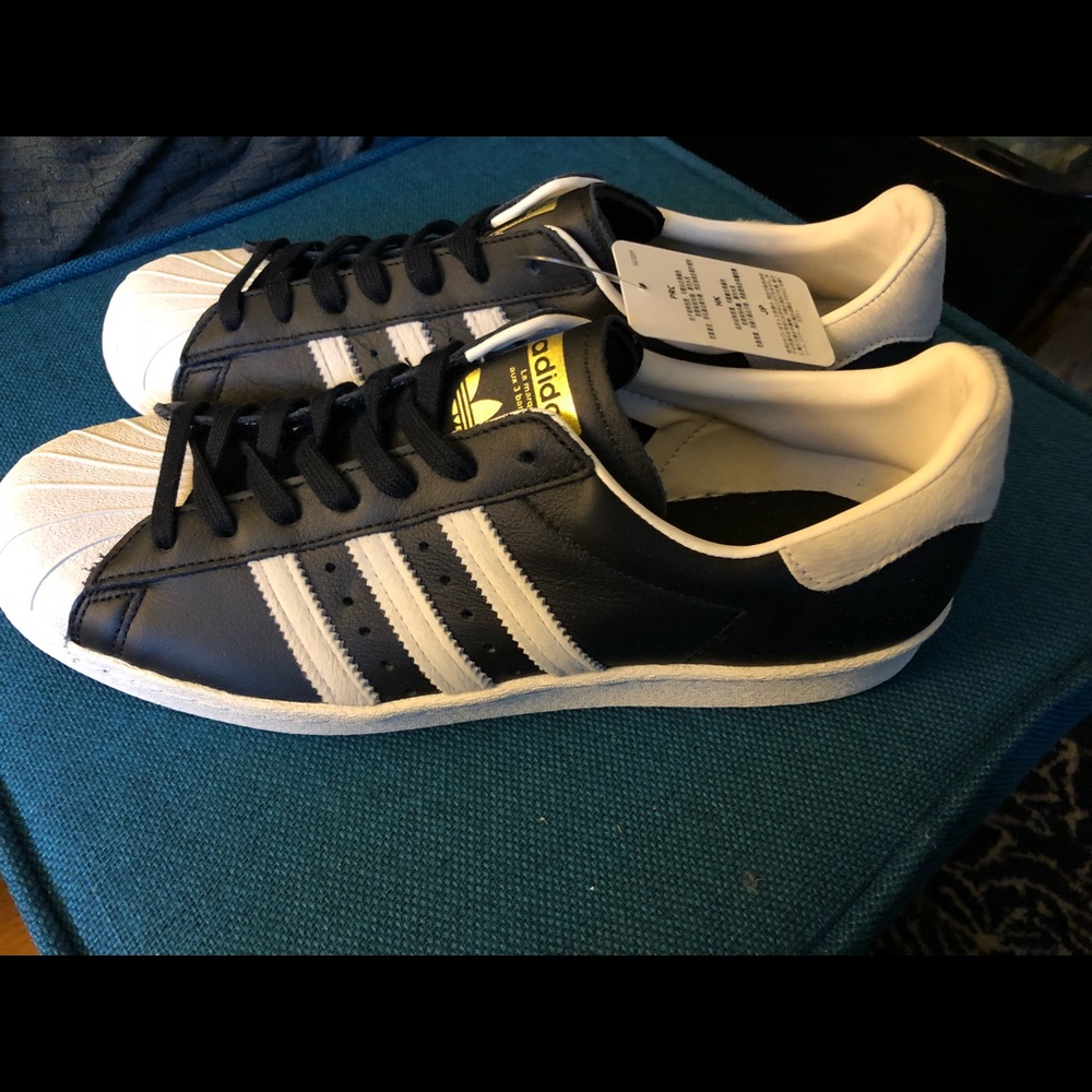 NIB Men’s Adidas Superstar Black & white size 11
